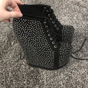 Studded platform wedges